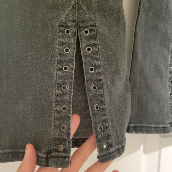 Hudson Holly Mid Rise Cropped Flare Slit Back Jeans - Picture 10 of 13